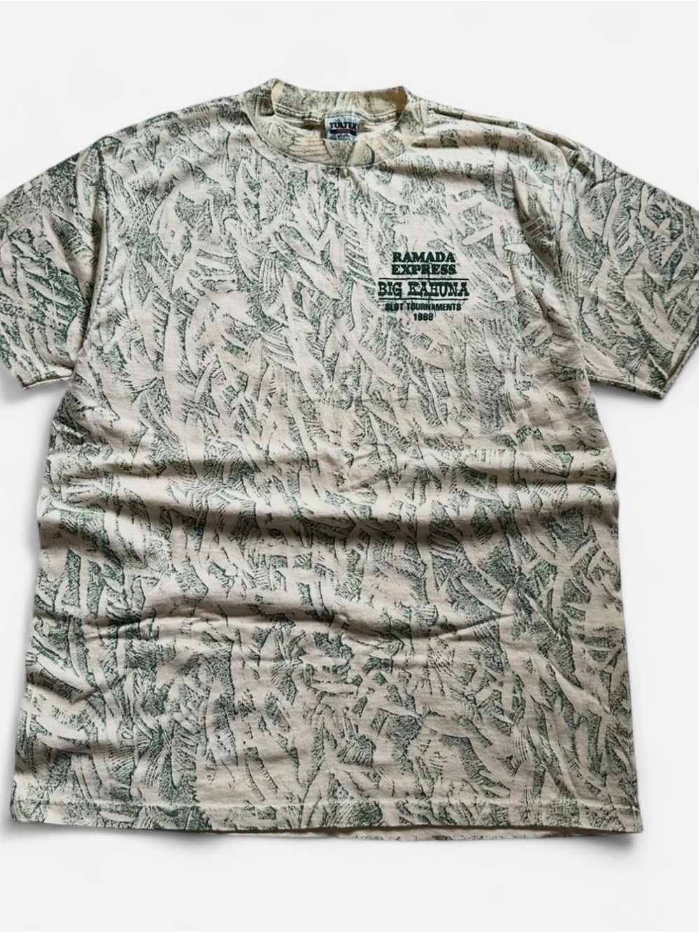 Vintage 1990s Big Kahuna casino Laughlin Nevada Graphic Tee - Cream/Green XL